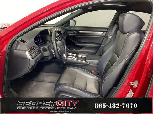 Used 2018 Honda Accord Sport image 11