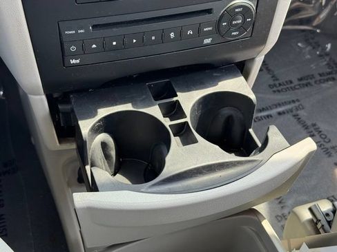 Used 2013 Volkswagen Routan SE FWD image 14