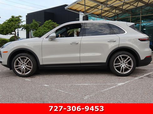 Used 2022 Porsche Cayenne AWD/4WD image 5