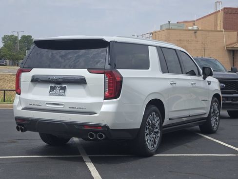 Used 2023 GMC Yukon XL Denali Ultimate AWD/4WD image 7