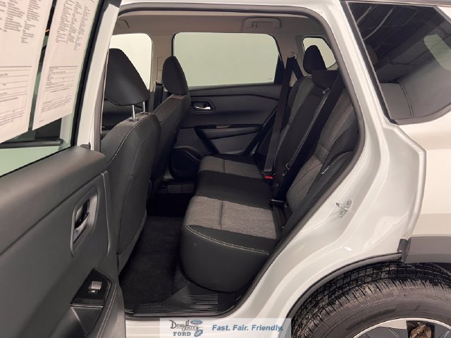 Used 2025 Nissan Rogue SV AWD/4WD image 30