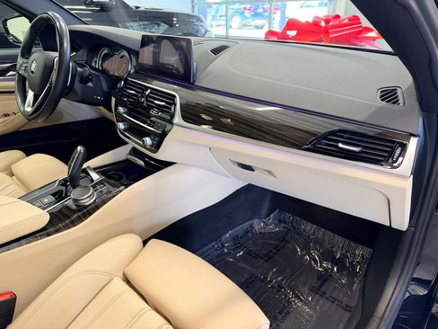 Used 2019 BMW 530i w/ Convenience Package image 31
