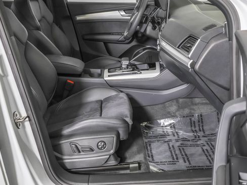 Used 2024 Audi Q5 e Premium Plus w/ Premium Plus Package image 45