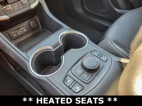 Used 2023 GMC Terrain SLT image 17