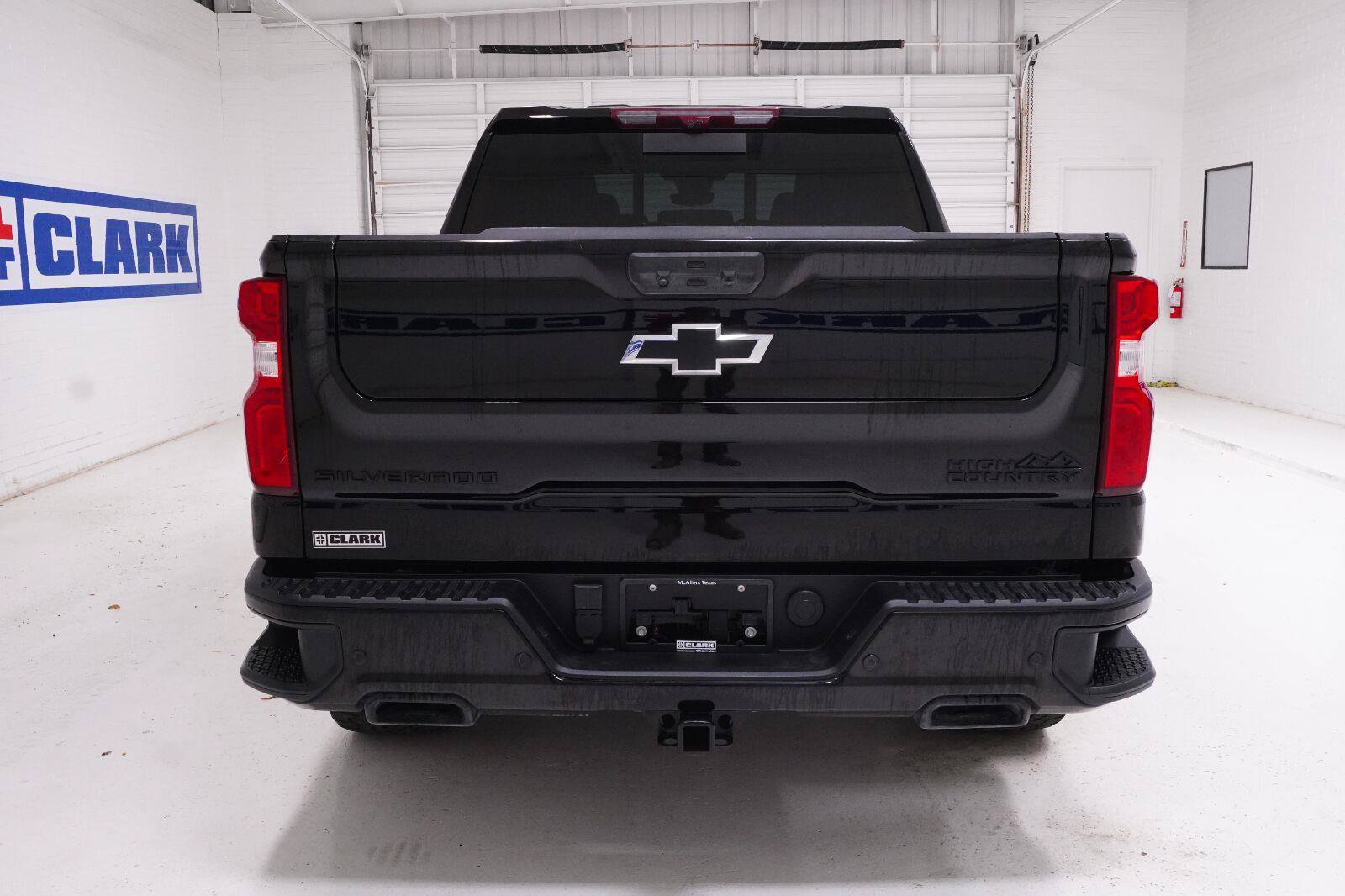 Used 2025 Chevrolet Silverado 1500 High Country w/ High Country Premium Package AWD/4WD image 31
