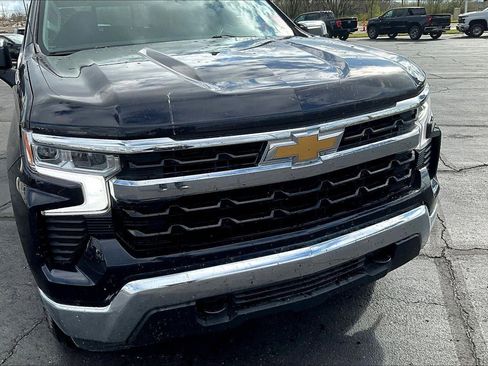 Used 2024 Chevrolet Silverado 1500 LT w/ Convenience Package II image 3