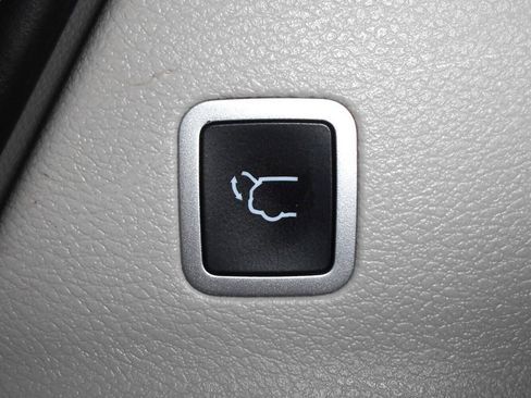 Certified 2024 Chrysler Pacifica Touring-L image 19