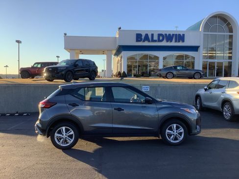 Used 2024 Nissan Kicks S image 8