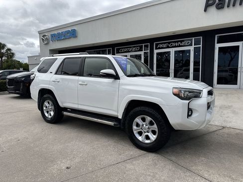 Used 2021 Toyota 4Runner SR5 Premium w/ Moonroof Package AWD/4WD image 6
