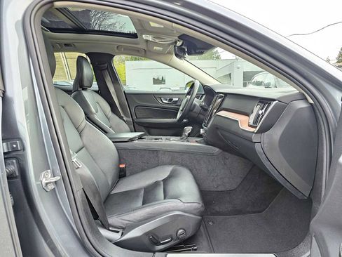 Certified 2021 Volvo S60 T6 Momentum w/ Premium Package image 10