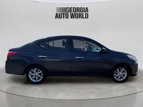 Used 2016 Nissan Versa SV w/ SV Appearance Package FWD image 11
