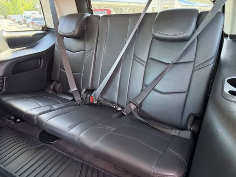 Used 2020 Cadillac Escalade Luxury w/ Escalade Sport Edition AWD/4WD image 25