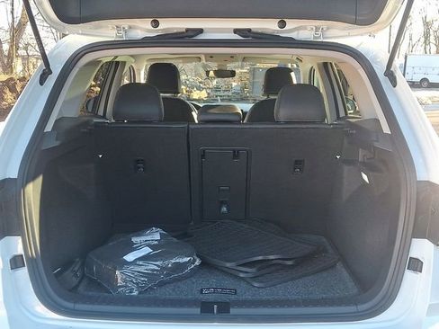 Certified 2025 Volkswagen Taos SE w/ Panoramic Sunroof Package image 30