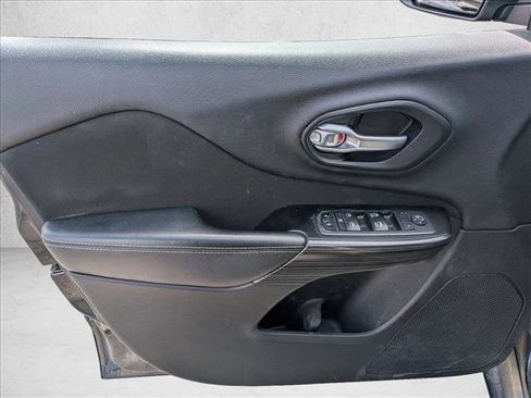 Used 2014 Jeep Cherokee Latitude FWD image 6