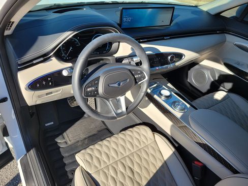 Used 2023 Genesis GV70 3.5T Sport w/ Sport Prestige Package image 13