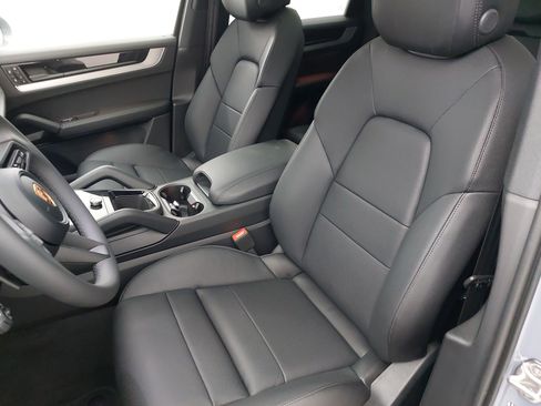 New 2026 Porsche Cayenne image 17