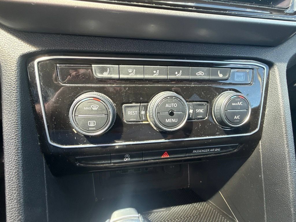 Used 2021 Volkswagen Atlas SEL AWD/4WD image 16