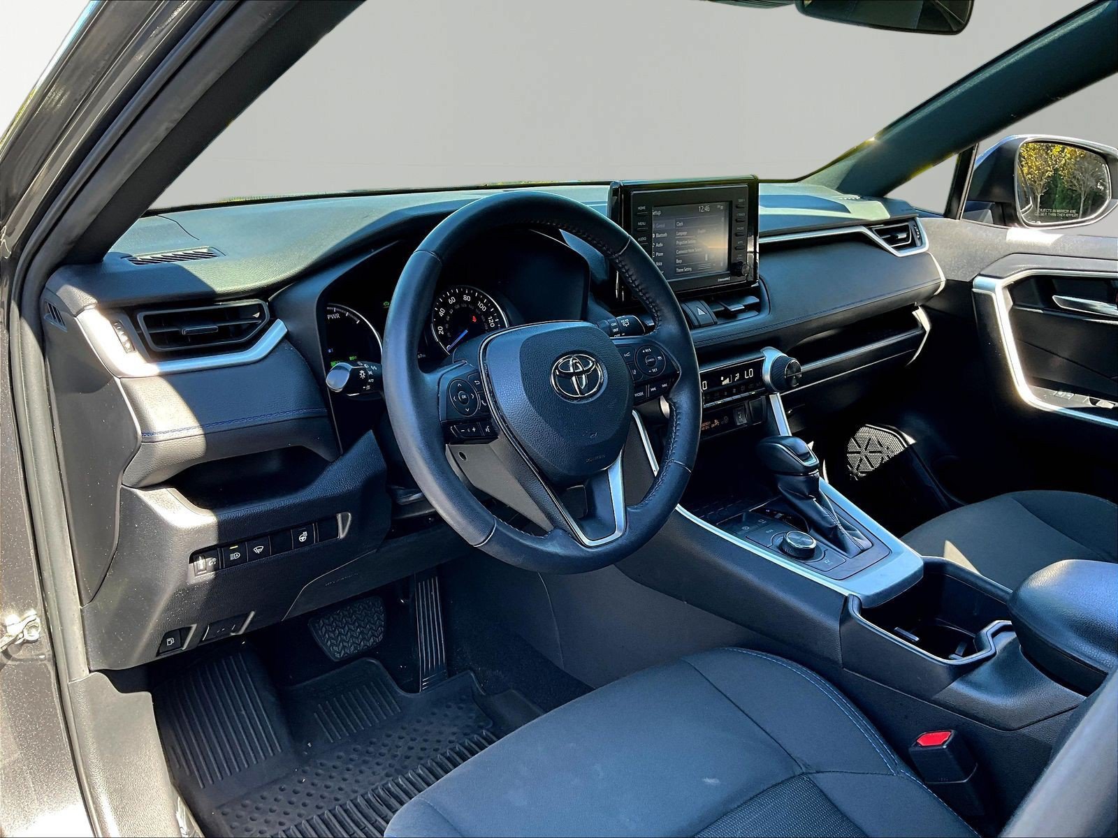 Used 2022 Toyota RAV4 SE w/ SE Grade Weather Package AWD/4WD image 17