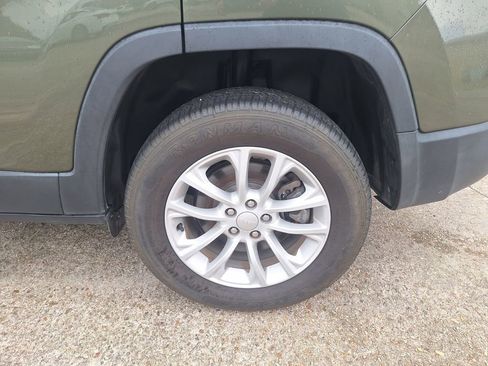 Used 2020 Jeep Cherokee Latitude image 24