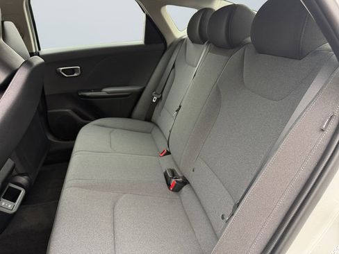 Used 2025 Kia K4 LX image 13