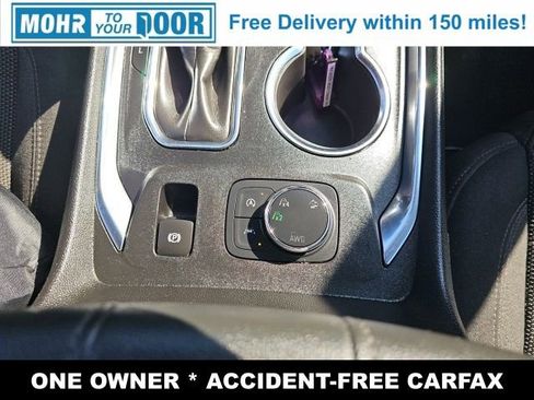 Used 2023 Chevrolet Traverse LT image 32