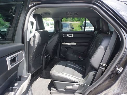 Used 2021 Ford Explorer XLT w/ Equipment Group 202A AWD/4WD image 13