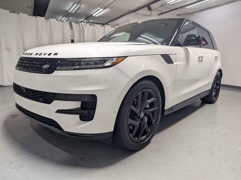 Used 2024 Land Rover Range Rover Sport SE AWD/4WD image 5