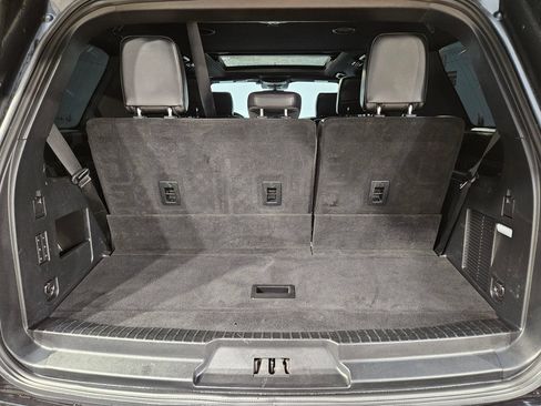 Used 2020 Ford Expedition XLT w/ Equipment Group 202A AWD/4WD image 18