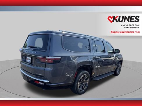 Used 2024 Jeep Wagoneer L Series II w/ Flexible Seating Group AWD/4WD image 4