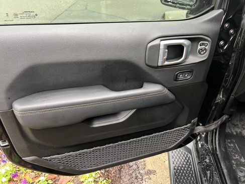 Certified 2023 Jeep Gladiator Overland image 14