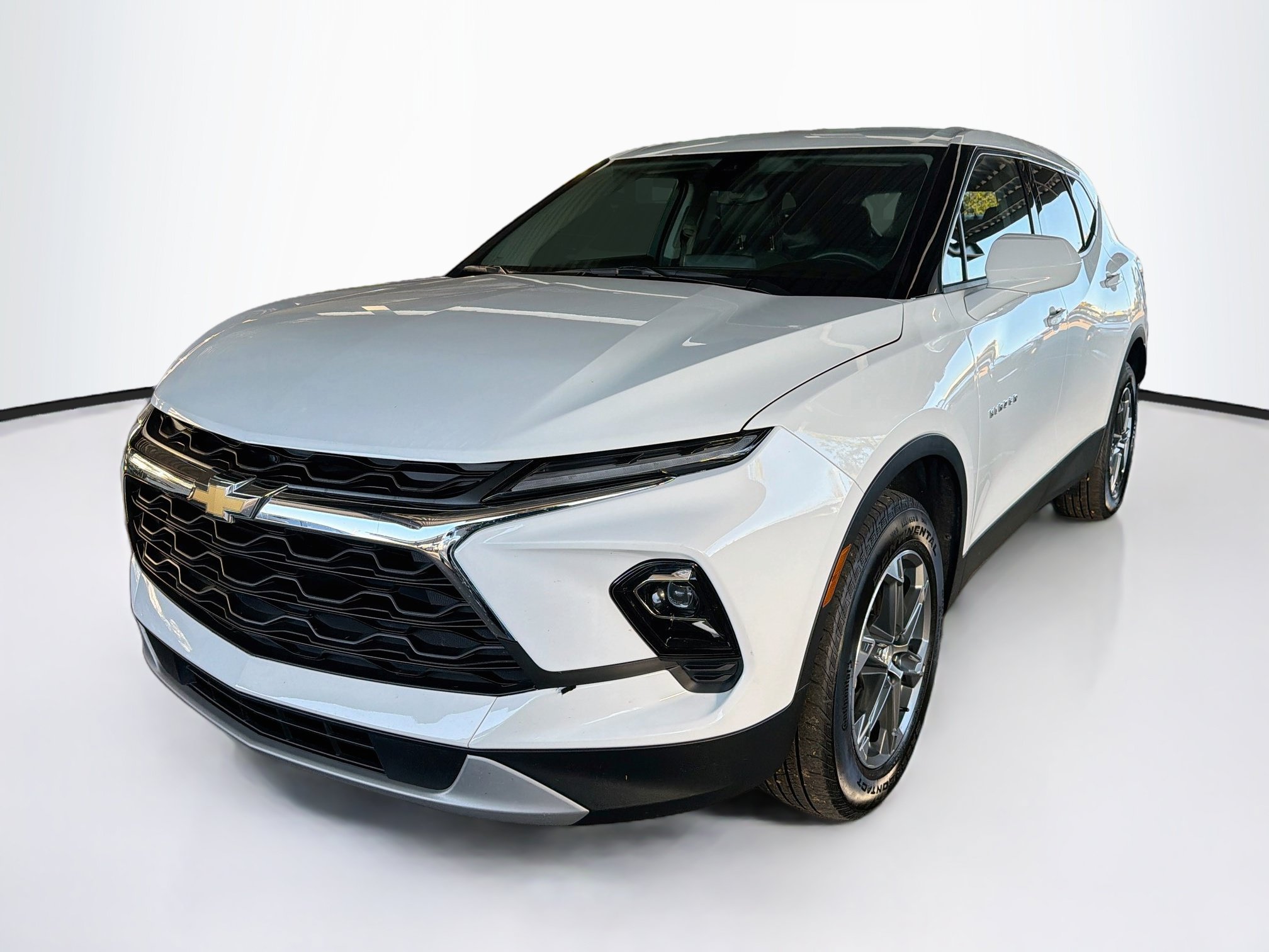 Used 2025 Chevrolet Blazer LT AWD/4WD image 3