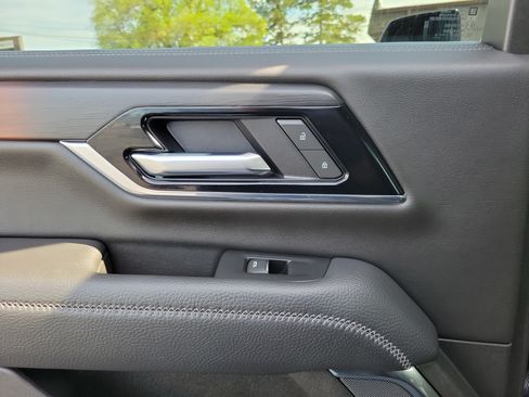 Used 2025 GMC Yukon Denali AWD/4WD image 12