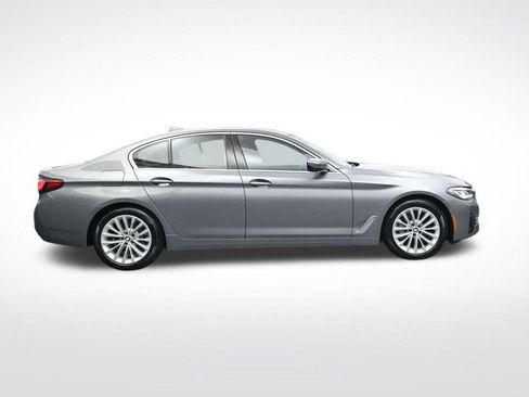 Used 2023 BMW 530i xDrive image 3