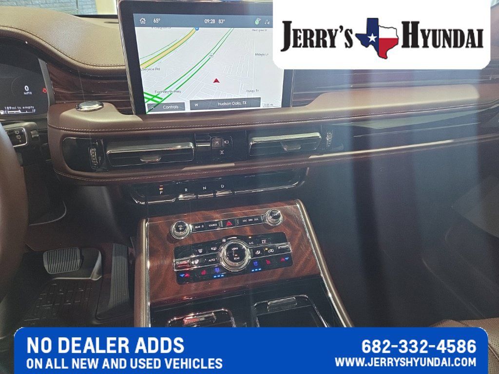 Used 2023 Lincoln Aviator Black Label w/ Dynamic Handling Package AWD/4WD image 12