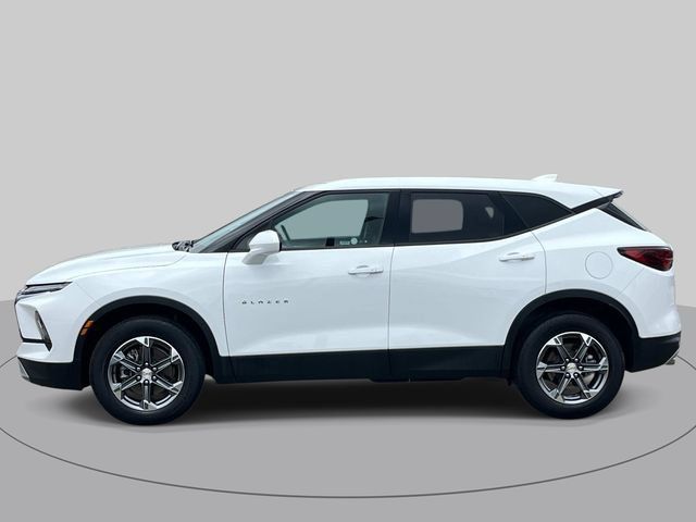 Used 2025 Chevrolet Blazer LT FWD image 8