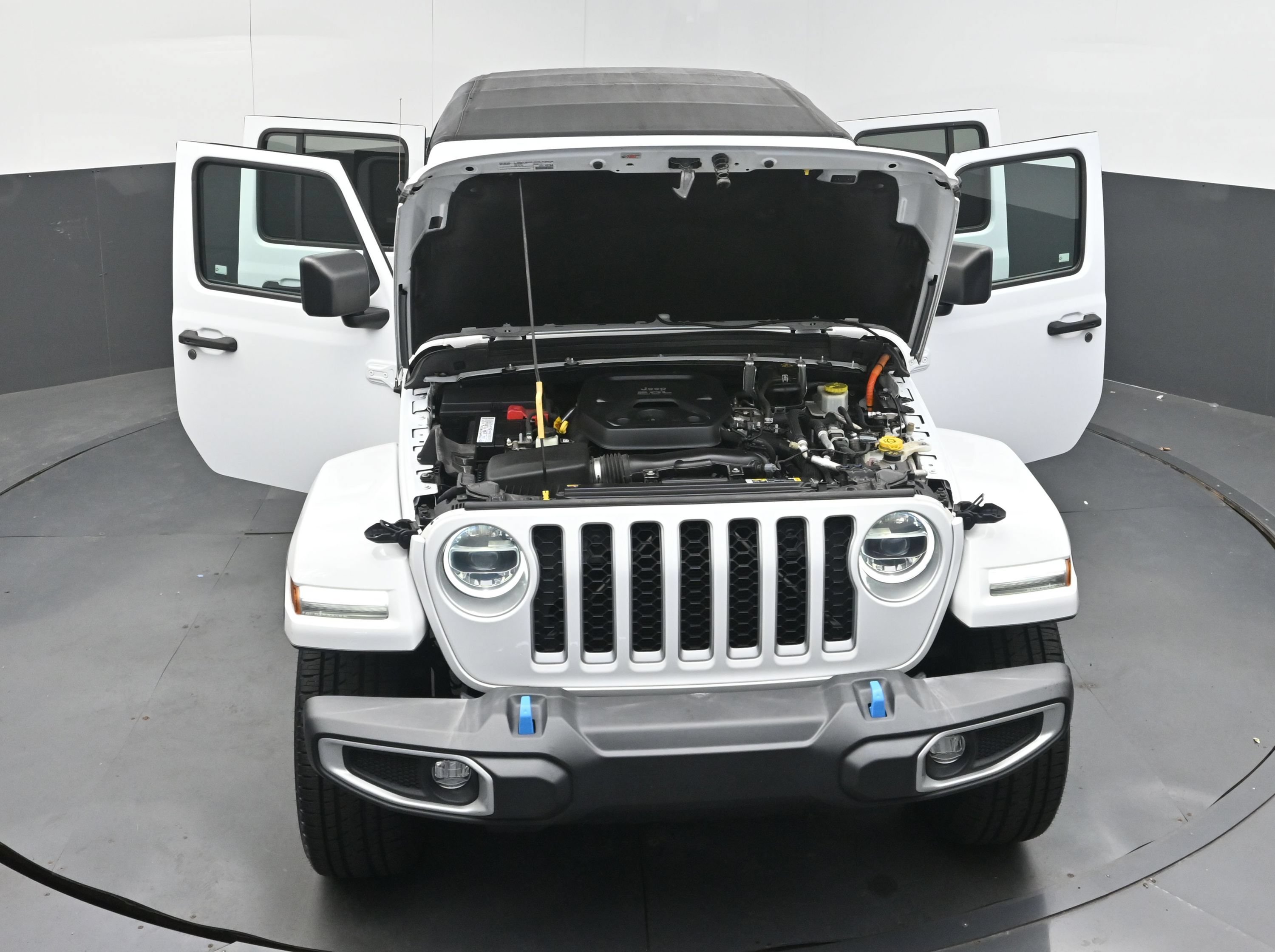 Used 2022 Jeep Wrangler Unlimited Sahara AWD/4WD image 28