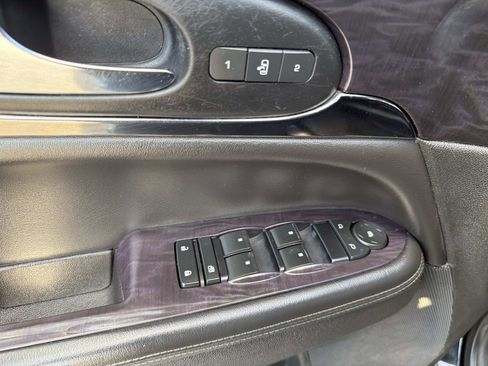 Used 2017 Buick Enclave Leather FWD image 18