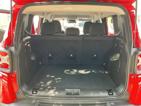 Used 2022 Jeep Renegade Latitude AWD/4WD image 22