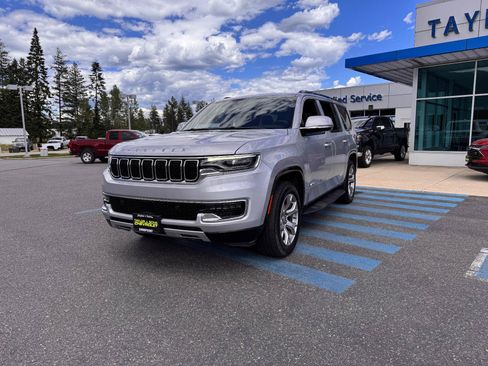 Used 2022 Jeep Wagoneer Series II AWD/4WD image 3