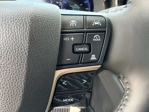 Used 2023 Toyota Crown AWD/4WD image 25