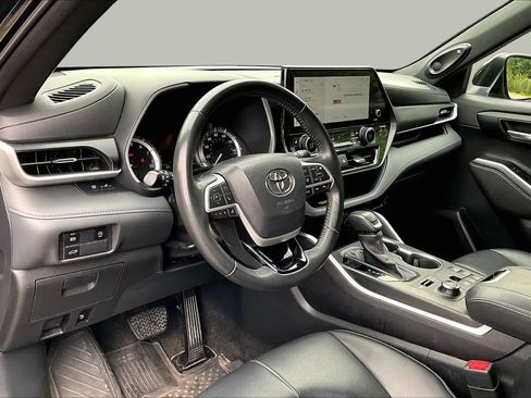 Used 2023 Toyota Highlander XSE AWD/4WD image 18