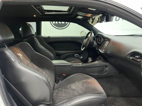 Used 2016 Dodge Challenger R/T Scat Pack w/ Leather Interior Group image 33