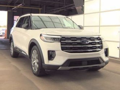 Used 2025 Ford Explorer Active w/ Active Comfort Package AWD/4WD image 4
