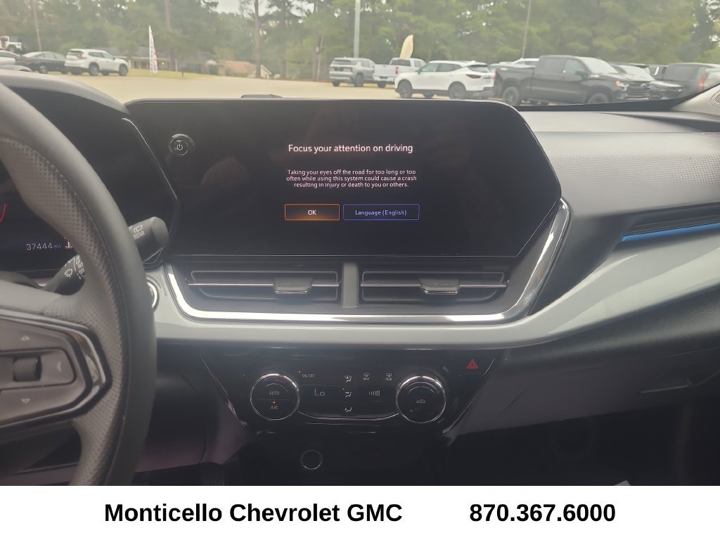 Used 2025 Chevrolet Trax LT FWD image 21