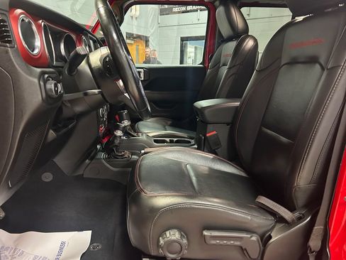 Used 2023 Jeep Wrangler Unlimited Rubicon w/ LED Lighting Group AWD/4WD image 12