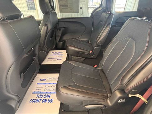 New 2027 Chrysler Pacifica Select FWD image 14