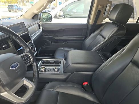 Used 2023 Ford Expedition XLT image 11