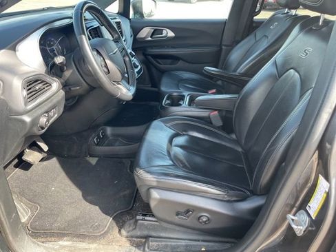 Used 2018 Chrysler Pacifica Touring-L w/ S Appearance Package FWD image 14