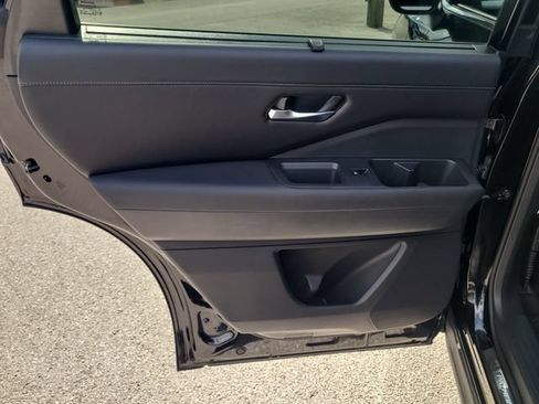 Used 2024 Nissan Pathfinder SL w/ SL Premium Package FWD image 12