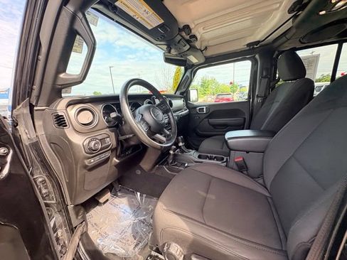 Used 2023 Jeep Wrangler Unlimited w/ Dual Top Group AWD/4WD image 20